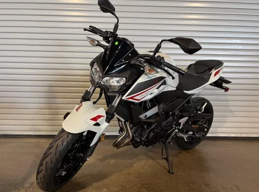 SAHİBİNDEN ORJİNAL HATASIZ KAWASAKİ Z400 SIFIR