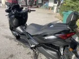 Yamaha Xmax tech 250 TKS değerlendirilir.