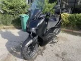 Yamaha Xmax tech 250 TKS değerlendirilir.