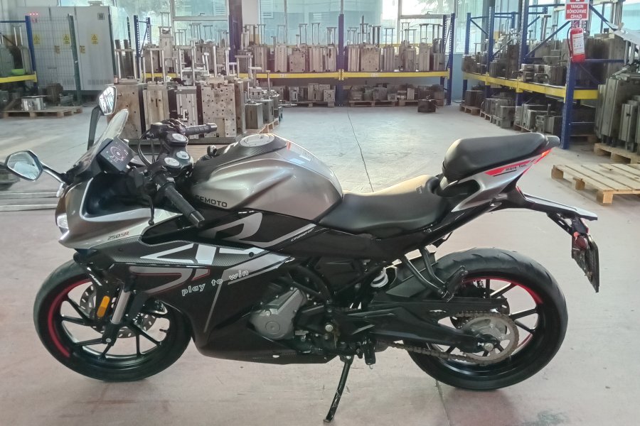 İlk sahibinden çiziksiz 1 yıllık 250 sr