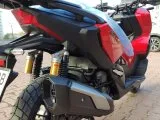 Honda ADV 350 kırmızı lansman Renk 2025