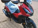 Honda ADV 350 kırmızı lansman Renk 2025