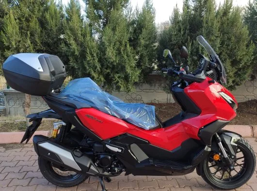 Honda ADV 350 kırmızı lansman Renk 2025