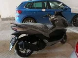 Pazarlığa uygun sıfır kilometre sym jet x 125, acemi sürücümüzün duvara drenaji vurması sebebiyle satılıktır.