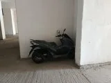 Pazarlığa uygun sıfır kilometre sym jet x 125, acemi sürücümüzün duvara drenaji vurması sebebiyle satılıktır.