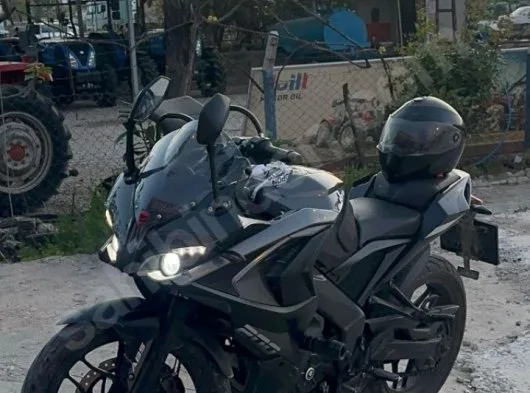 Bajaj Pulsar RS 200
