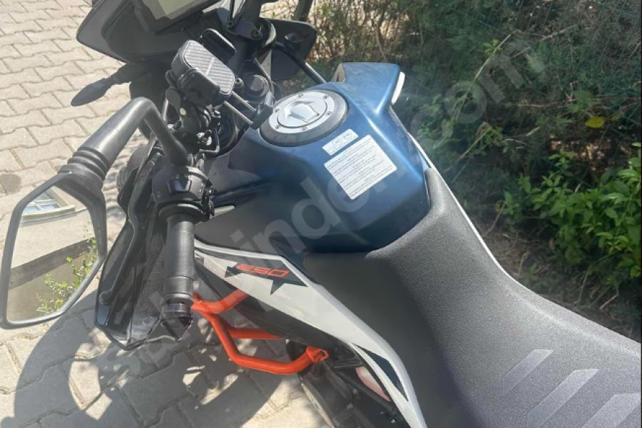 Sorunsuz. Alıp binebileceğiniz KTM 250 advanture